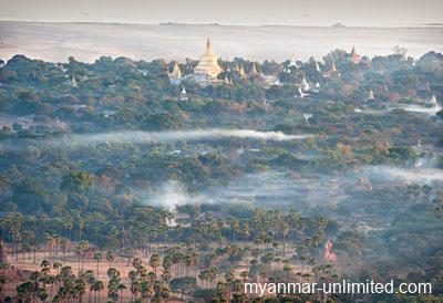 View of temples and pagodas of Bagan taken from a balloon. In the background, the Irrawady River, 
@ Birgit Neiser
