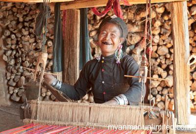 Weaver of the Ann tribe near Kyaing Tong. Her black teeth come from decades of chewing betel nuts @ Birgit Neiser