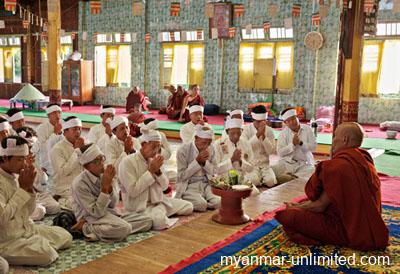 Men praying in Ya Tar Pagoda during the Phaung Daw U Pagoda Festival at Inle Lake
@ Birgit Neiser