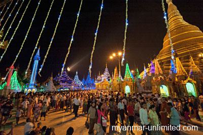 Shwedagon Pagoda in sea of lights in 2012
@ Birgit Neiser